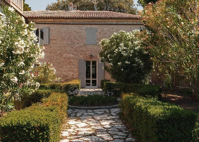 Apartment Drei-zimmer-panorama-wohnung Mit Terrasse Und Sommerpool By Interhome